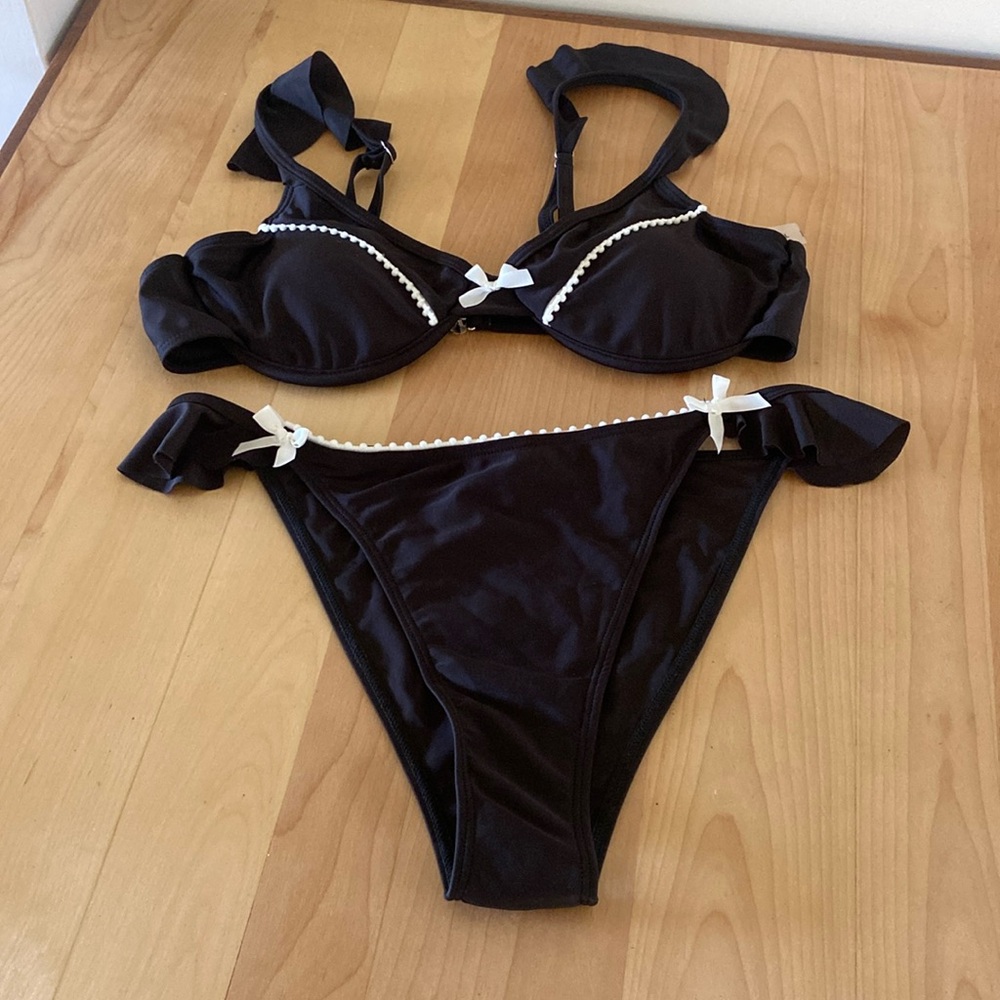 🆕 Shein black bikini! Brand new never worn just tried on. Bow and ruffle detail